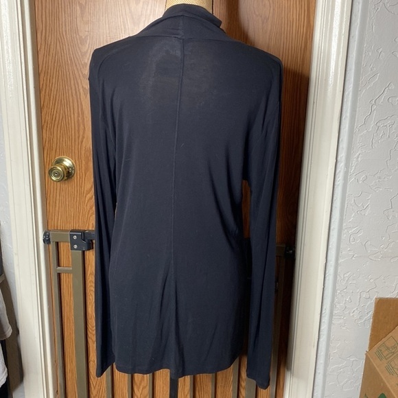 NWT Cabi Black Mock Neck Top w/ Thumb Holes Size L - Picture 4 of 8